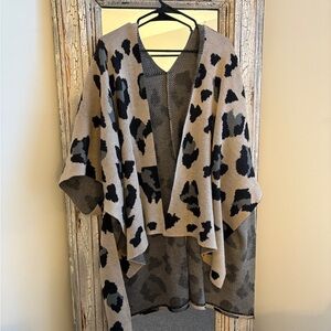 Francesca's Collections Tan and Black Cheetah Print Poncho